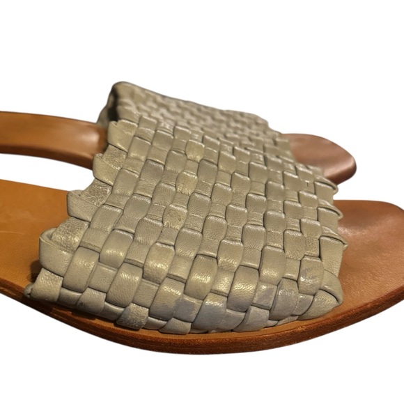 LOQ Woven Slide Sandals - Picture 9 of 13